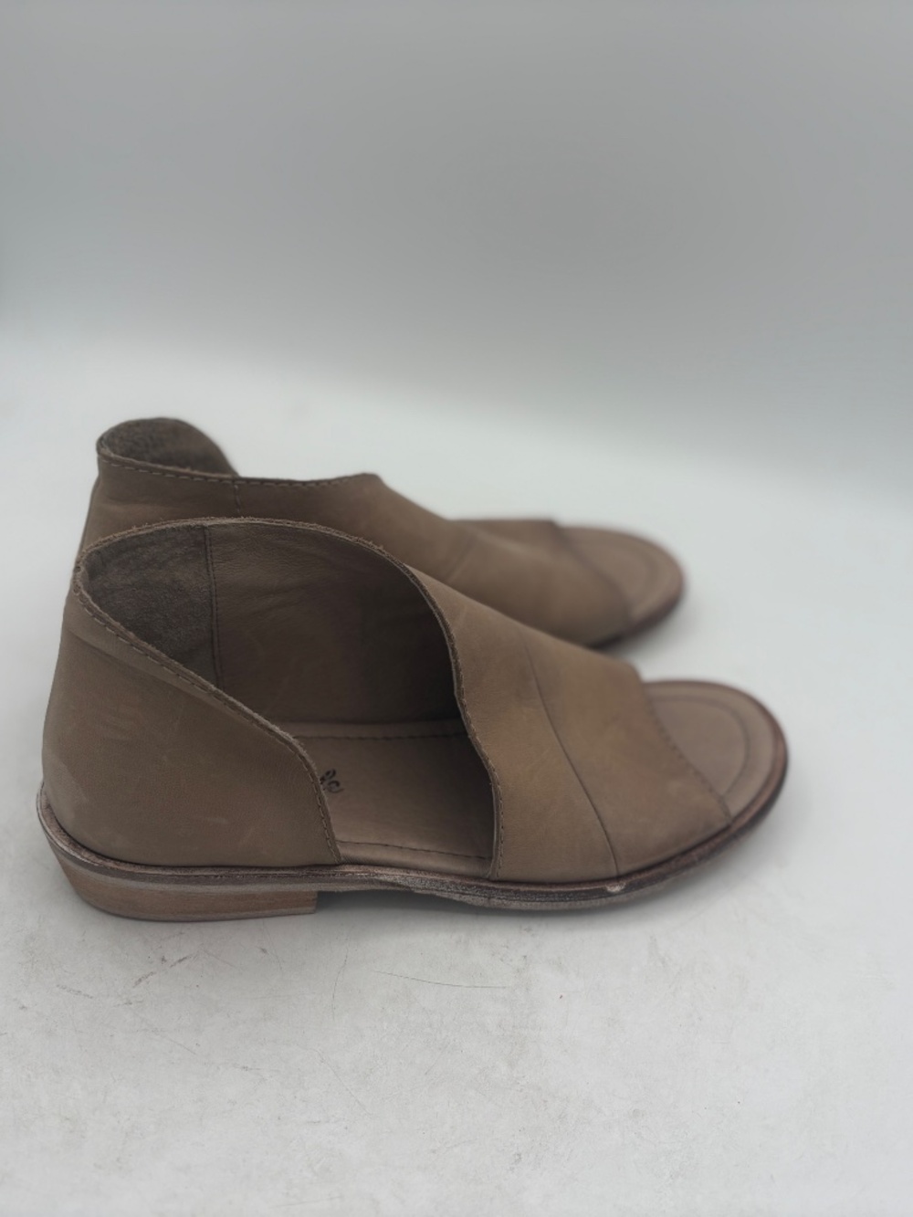 Free People Mont Blanc Asymmetrical Sandal Dove Grey Taupe Size 37.5 US 7-7.5 - Picture 4 of 12